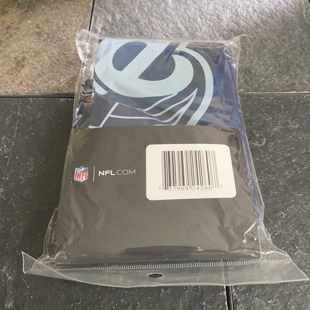 New England Patriots Collector’s Rain Poncho (NWT) - Picture 3 of 3